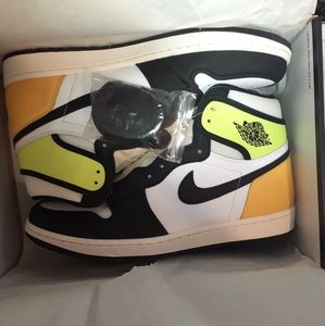 Jordan 1 retro ⚡Volt⚡🔥 size 11